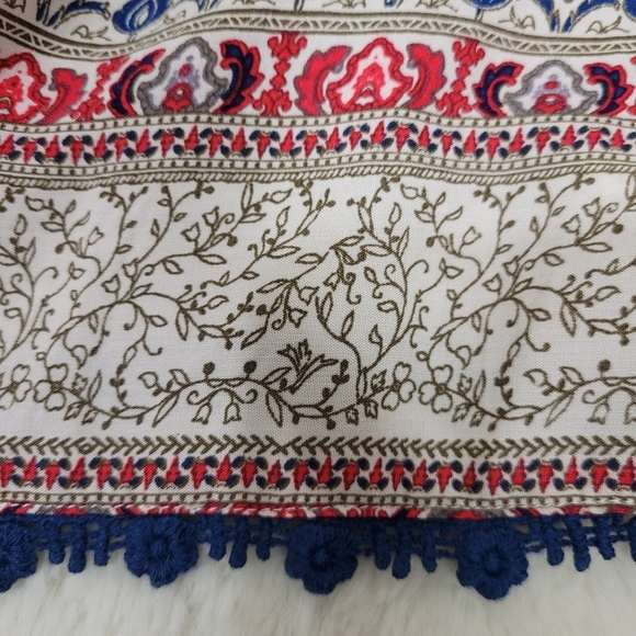 Forever 21 boho style romper with tassle pockets and crochet detail - Picture 8 of 11